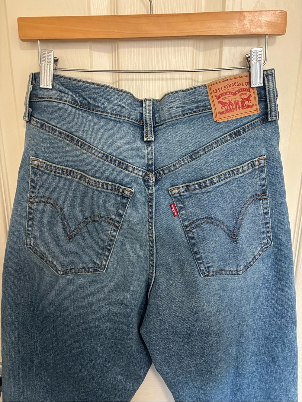 Levi’s Ribcage Straight Jeans W31 L32 Medium Wash Vintage Fade High Rise - Picture 11 of 13